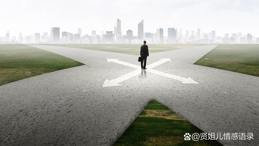 一个人站在十字路口迷茫